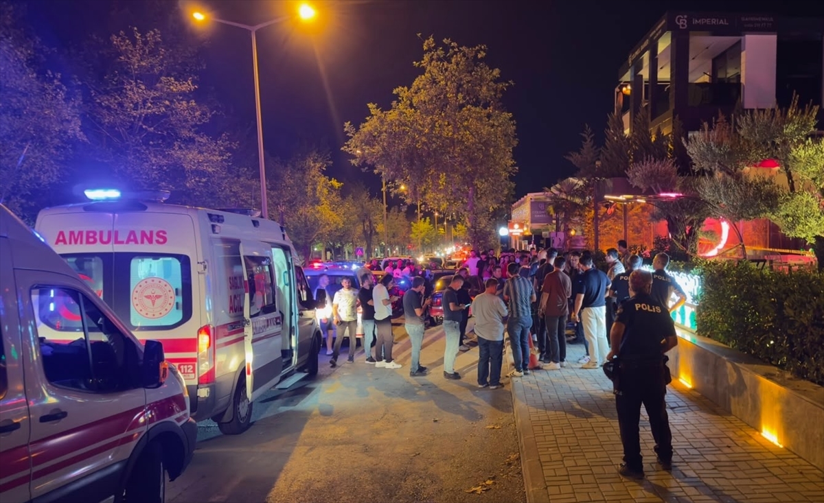 GÜNCELLEME 2 - Denizli'de restorandaki silahlı kavgada 3 kişi öldü, 3 kişi yaralandı