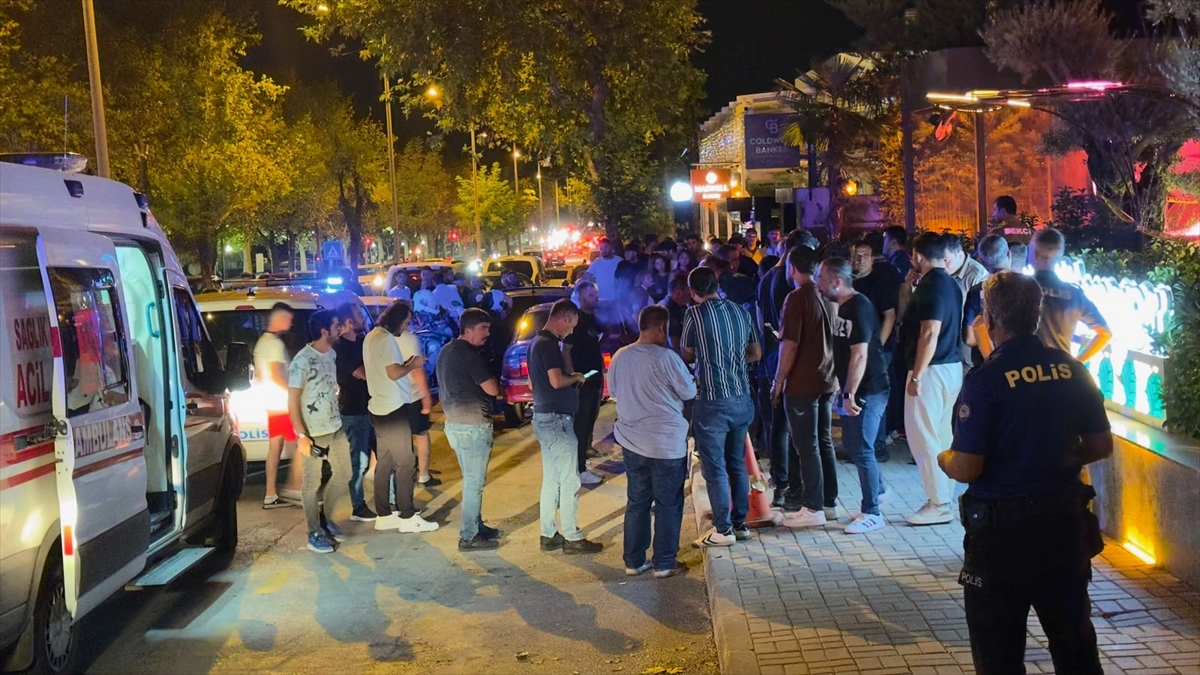 GÜNCELLEME 2 - Denizli'de restorandaki silahlı kavgada 3 kişi öldü, 3 kişi yaralandı