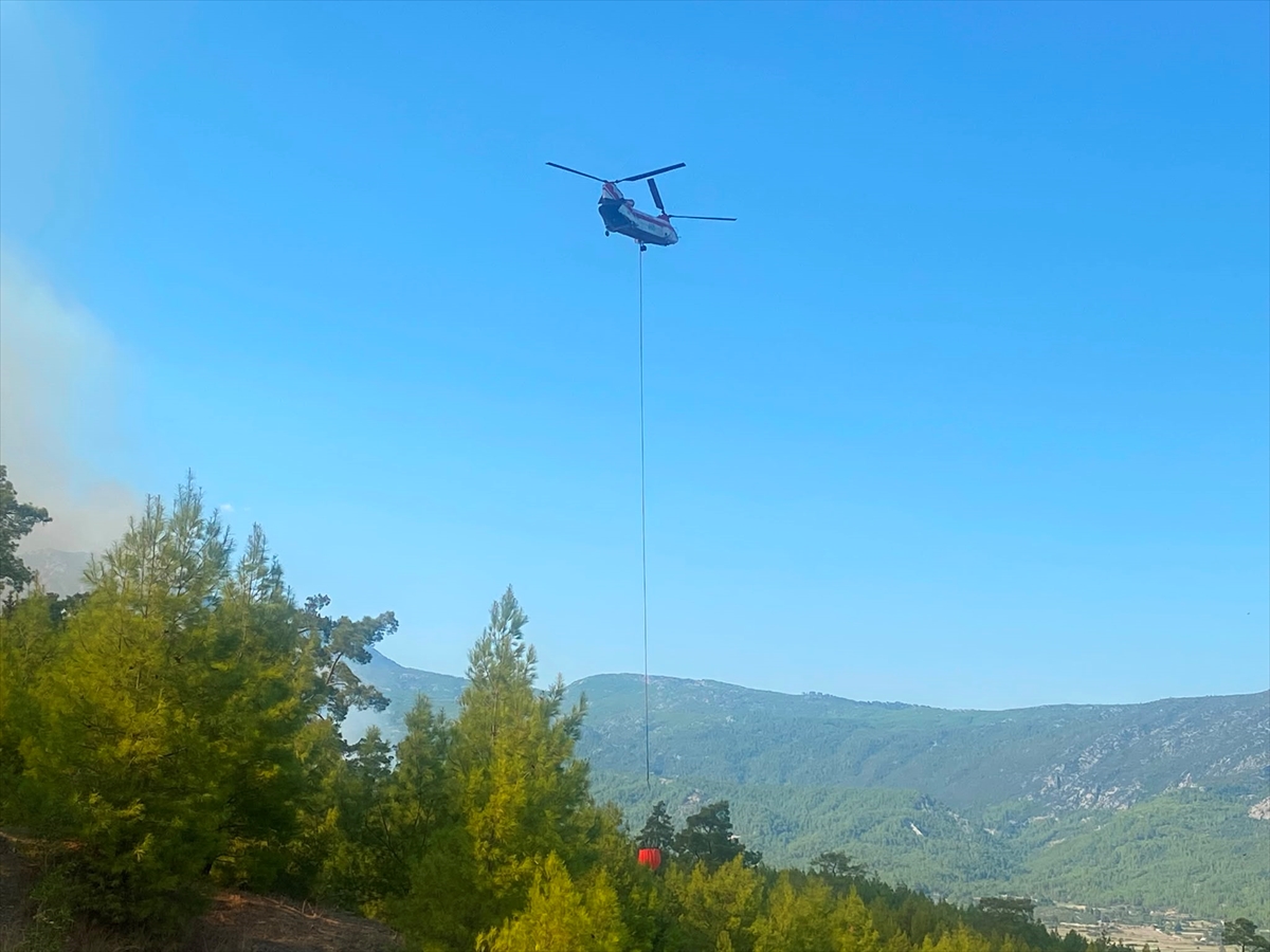 Antalya Serik'teki orman yangınına müdahale devam ediyor