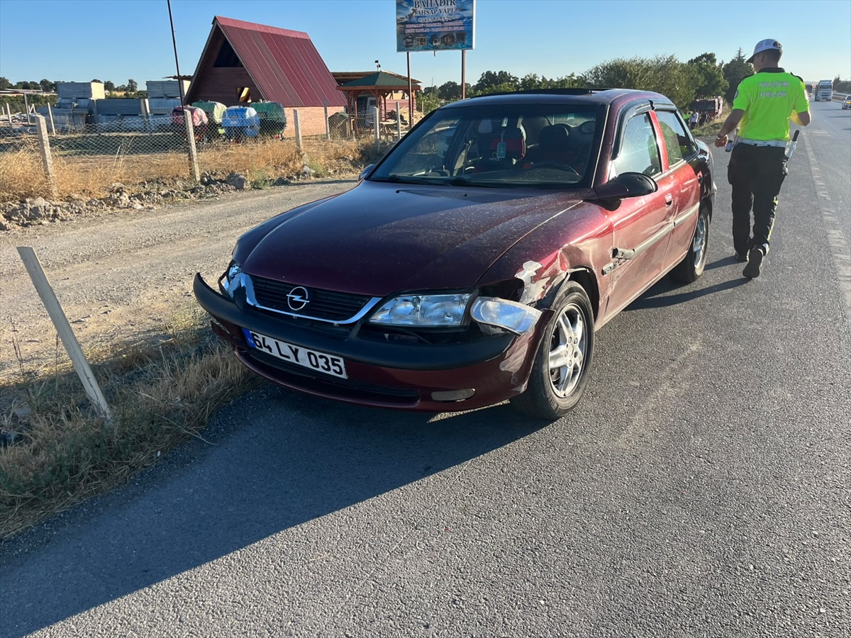 Uşak Banaz'da iki otomobil çarpıştı, 6 kişi yaralandı
