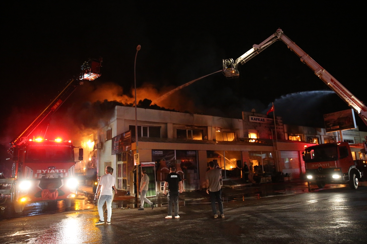 Eskişehir yapı malzemeleri firması yangını söndürüldü