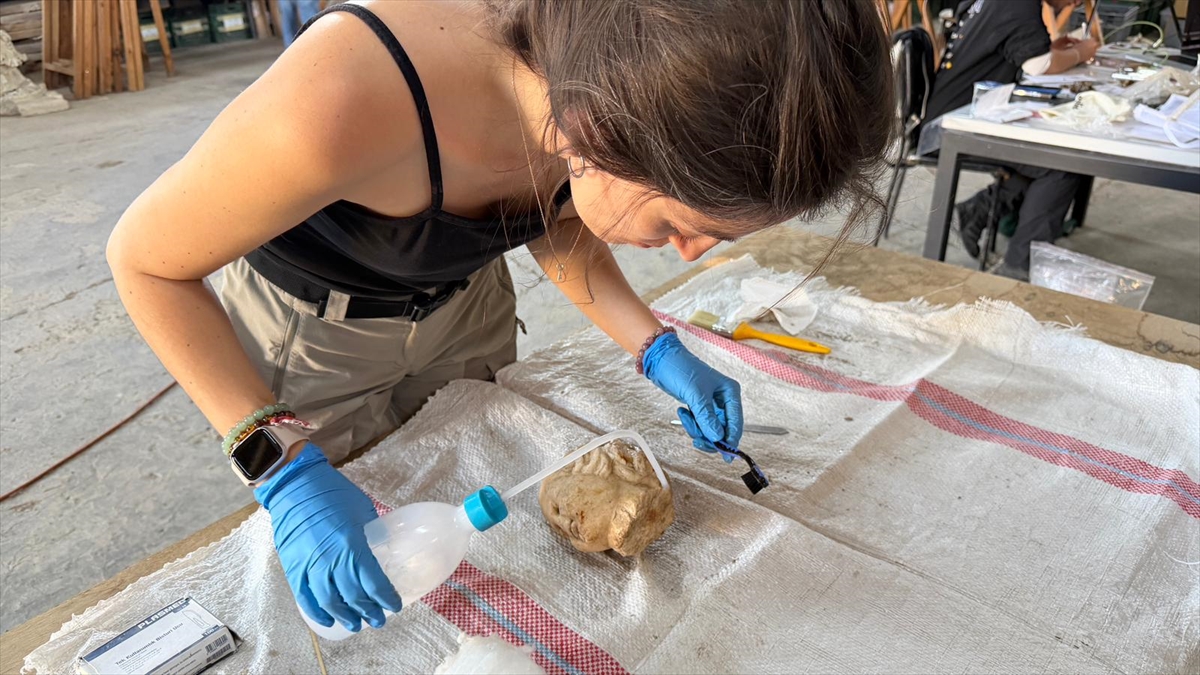 Bakan Ersoy: Pompeiopolis'te 105 m² mozaik ve Eros başı bulundu