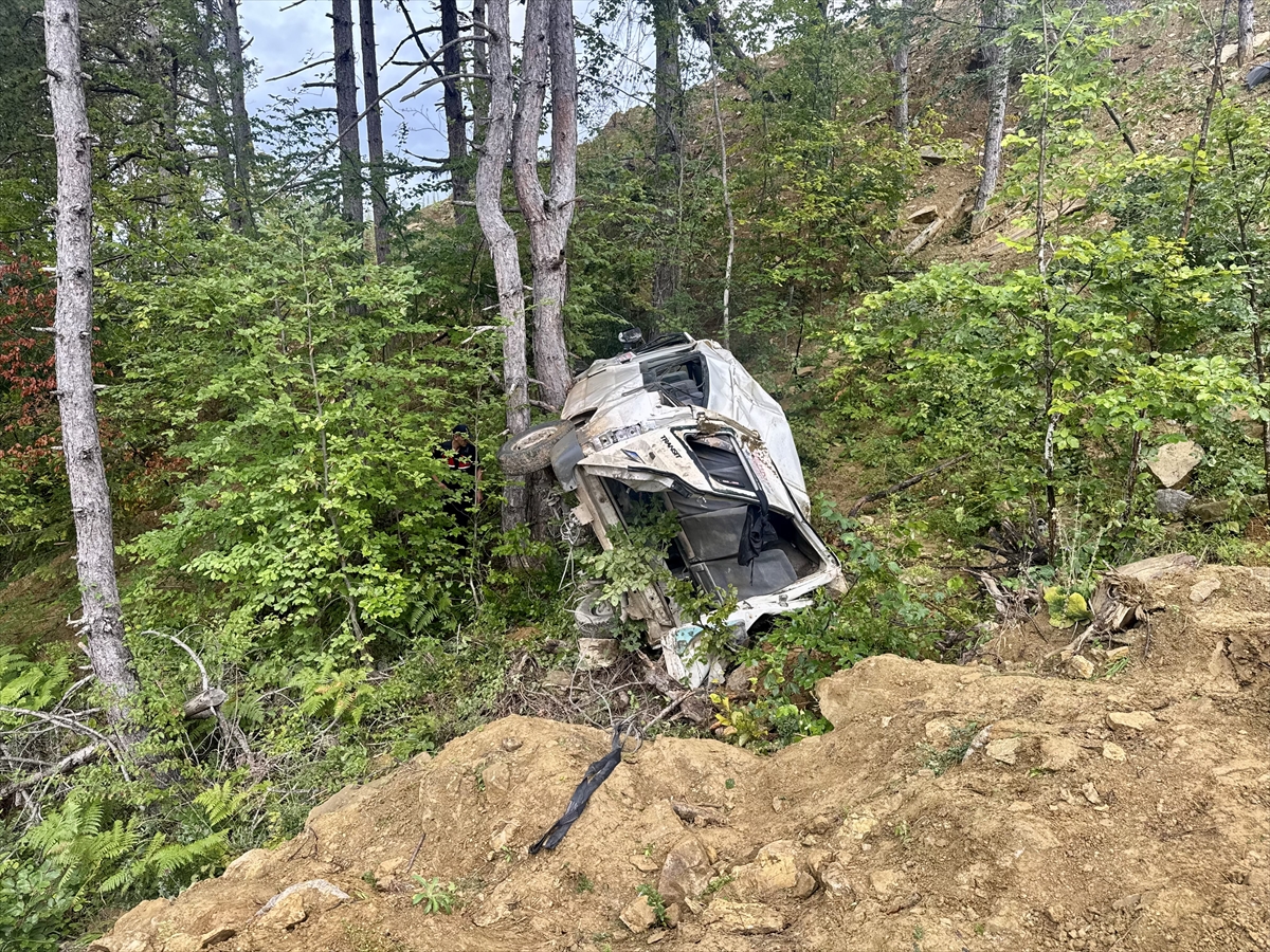 Kastamonu'da işçi minibüsü devrildi: Bir kişi öldü, dört yaralı