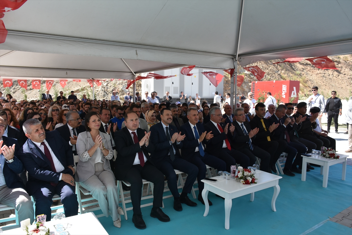 İzmir Demokrasi Üniversitesi: Sağlık binası Uzundere'de açıldı
