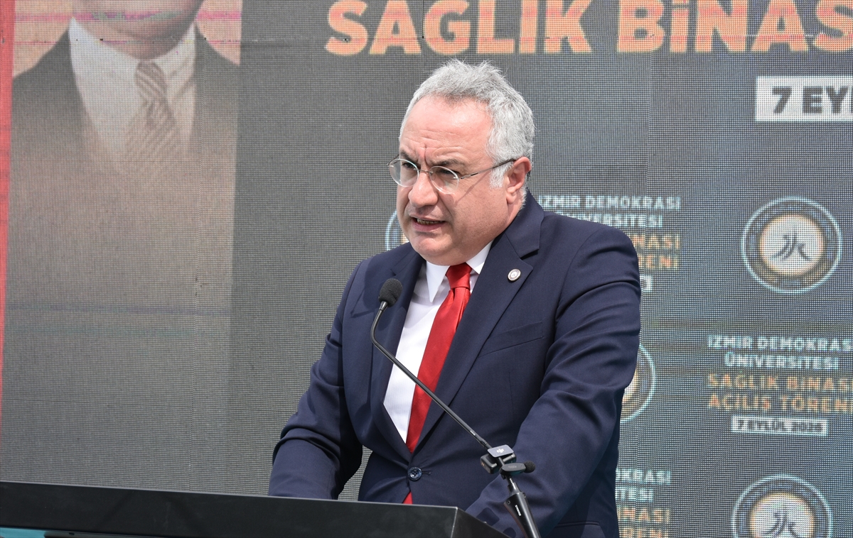 İzmir Demokrasi Üniversitesi: Sağlık binası Uzundere'de açıldı