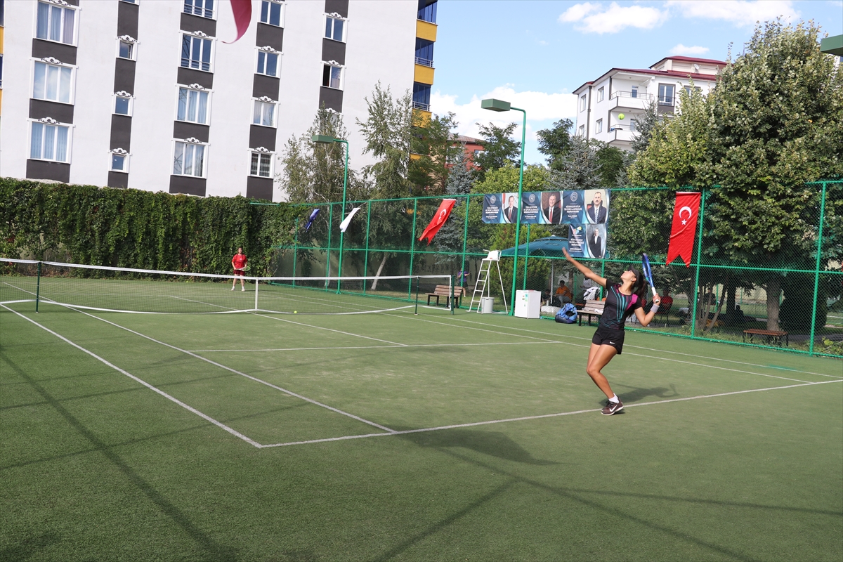 Ağrı'da Tenis Heyecanı: 120 Sporcu Kupa İçin Yarışıyor