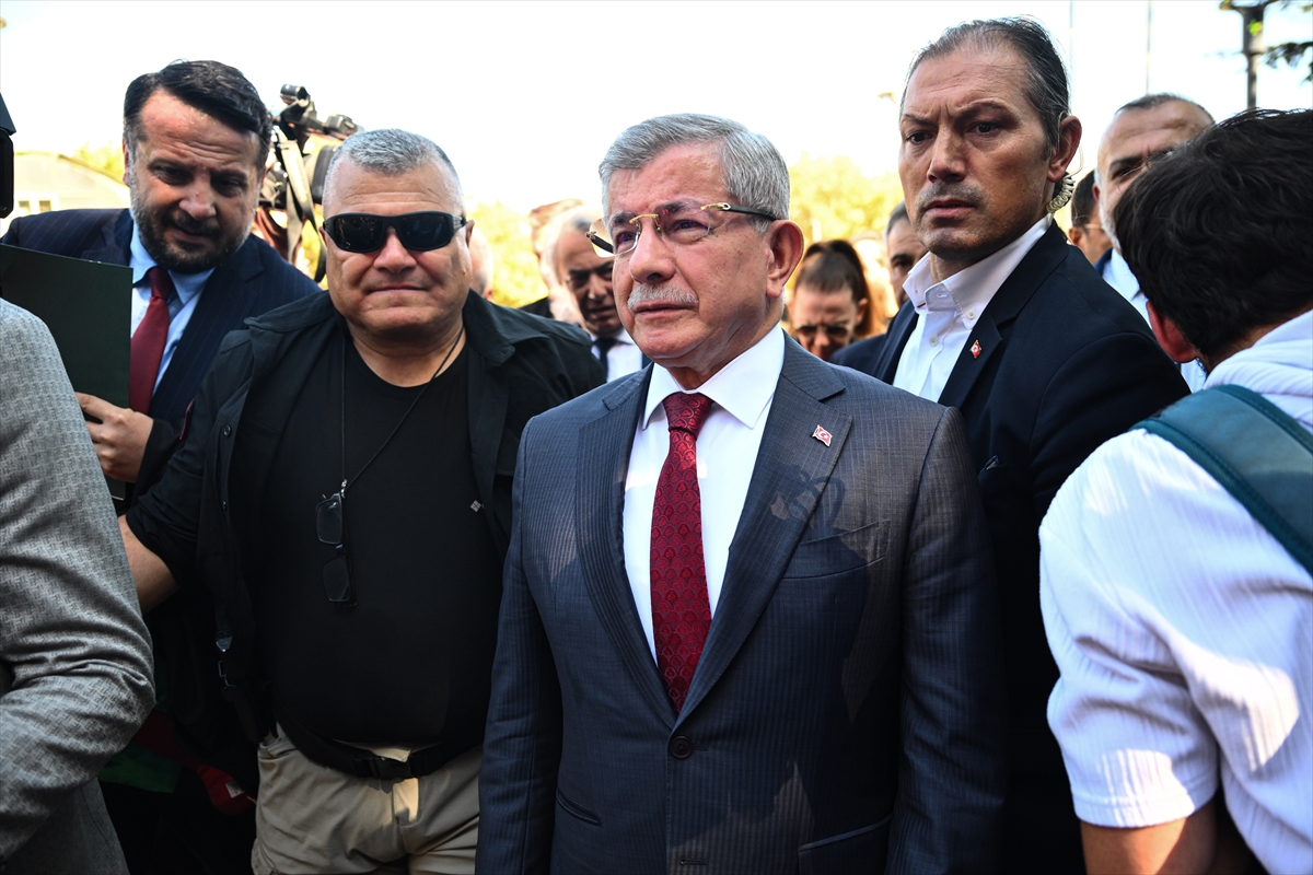 Ahmet Davutoğlu: Cumhurbaşkanına hakaret soruşturmasında ifade verdi