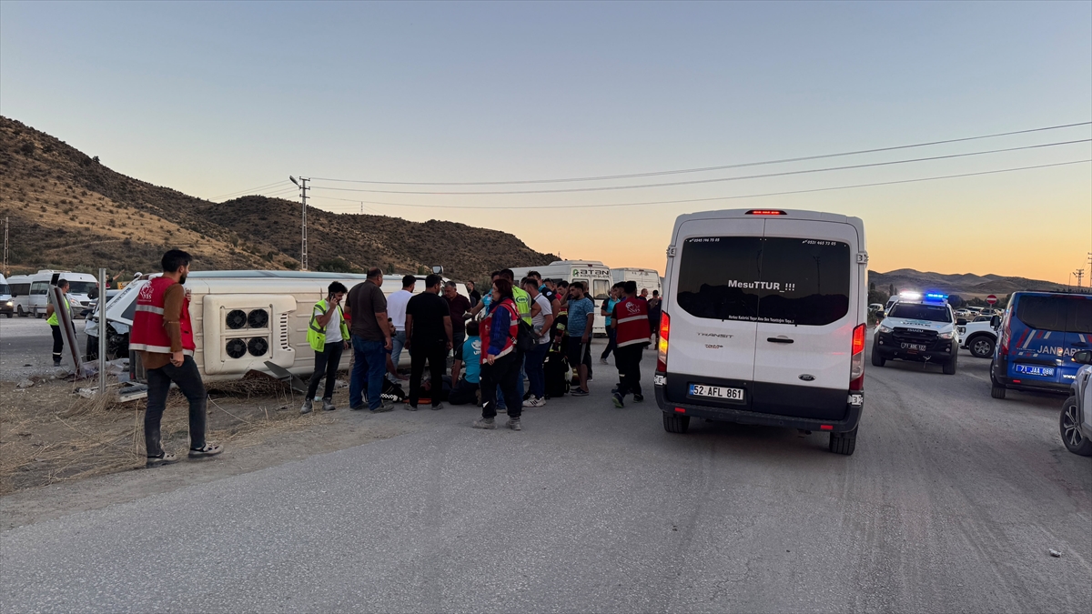 Kırıkkale'deki işçi servisi kazasında 13 kişi yaralandı