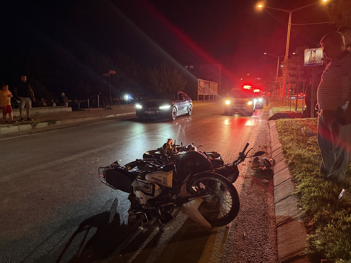 Edirne'de motosiklet kazası: Üç kişi yaralandı
