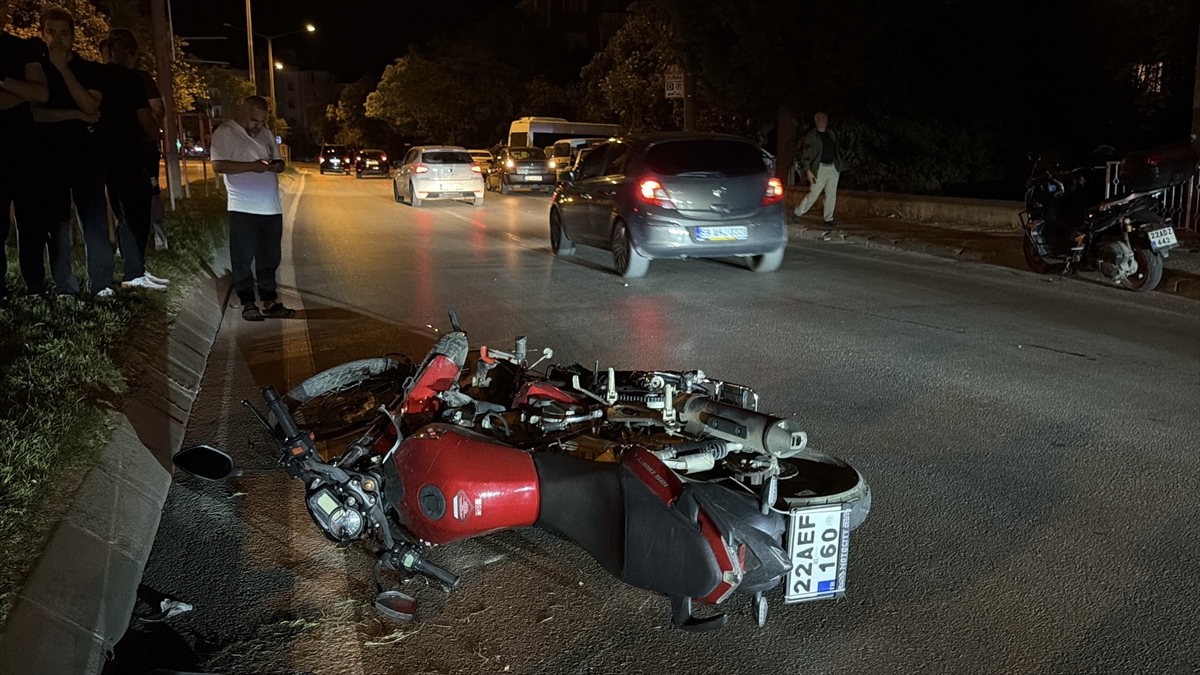 Edirne'de motosiklet kazası: Üç kişi yaralandı