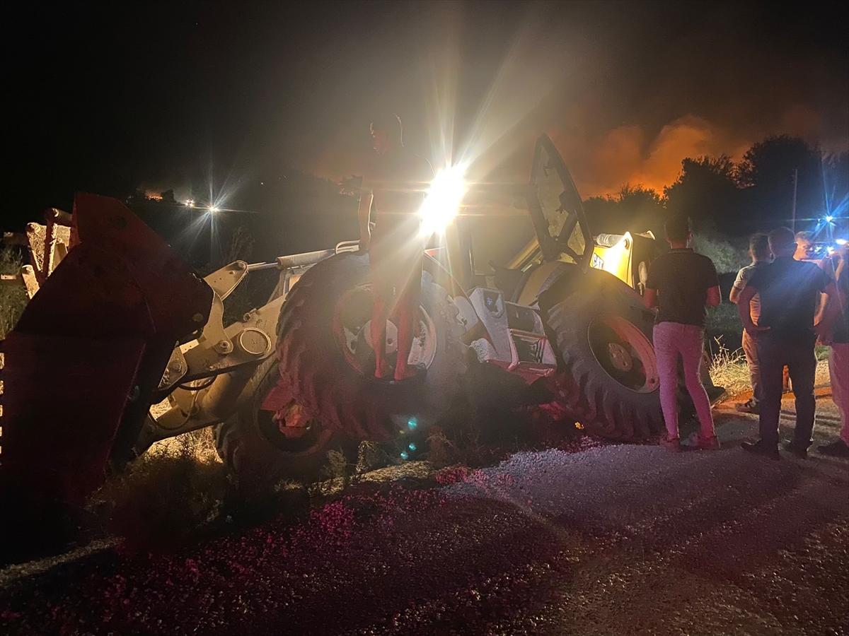 Antalya Serik'te orman yangınına müdahale sürüyor