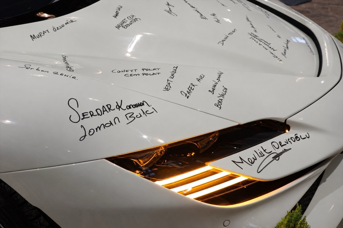 Ferrari'ye atılan imzalar 10 bin fidana dönüştü