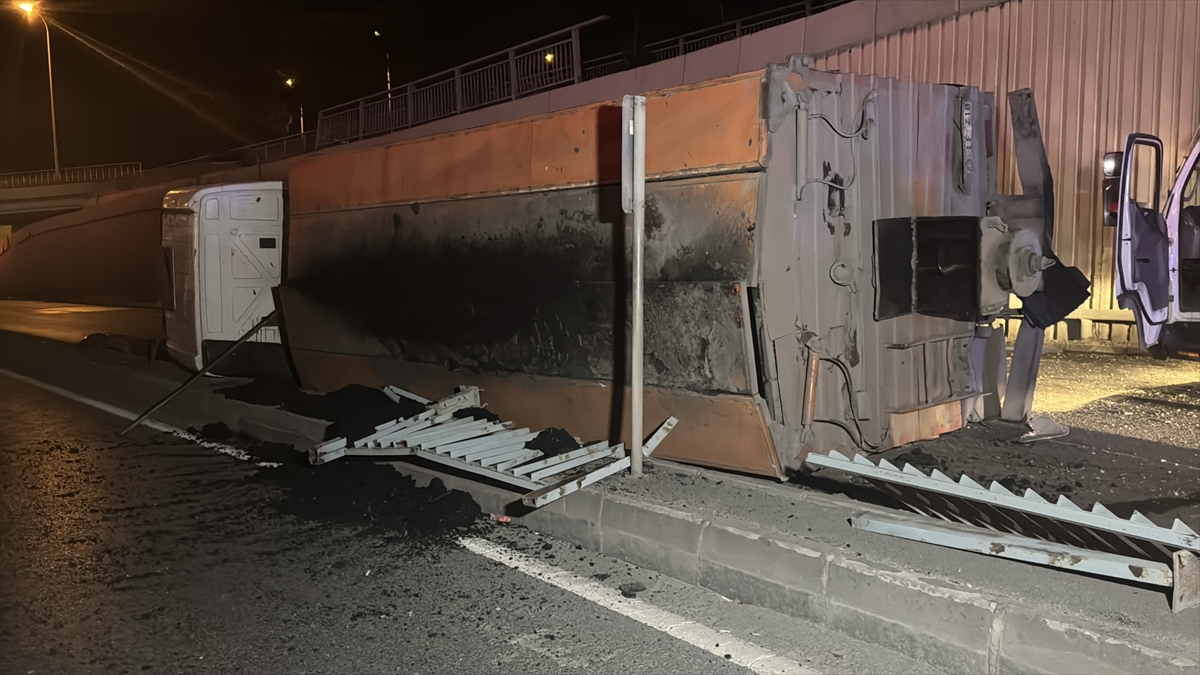 Avcılar'da İBB asfalt kamyonu kazası: Sürücü yaralı