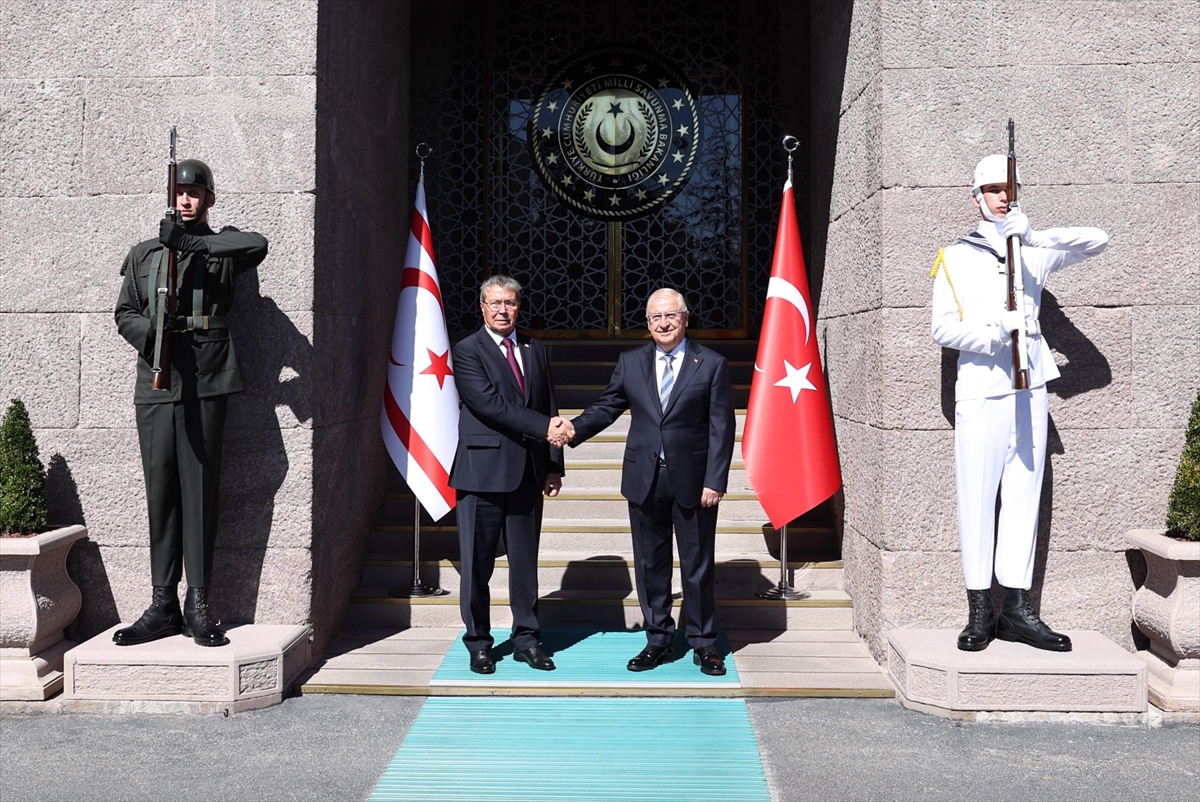 Bakan Güler, KKTC Başbakanı Üstel ile bir araya geldi