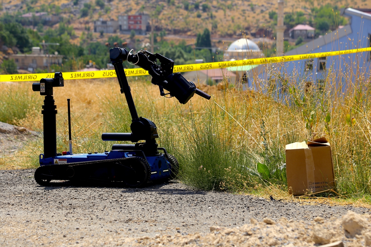 Bomba İmha Uzmanı: Şüpheli Cisme Dokunmayın, Haber Verin