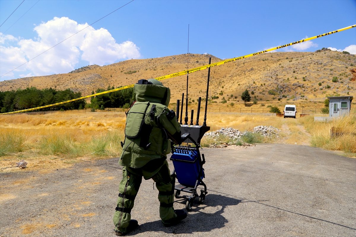 Bomba İmha Uzmanı: Şüpheli Cisme Dokunmayın, Haber Verin