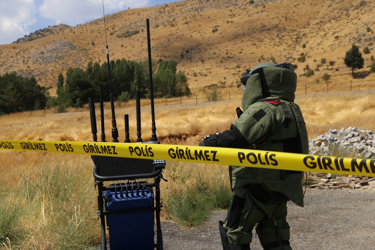 Bomba İmha Uzmanı: Şüpheli Cisme Dokunmayın, Haber Verin