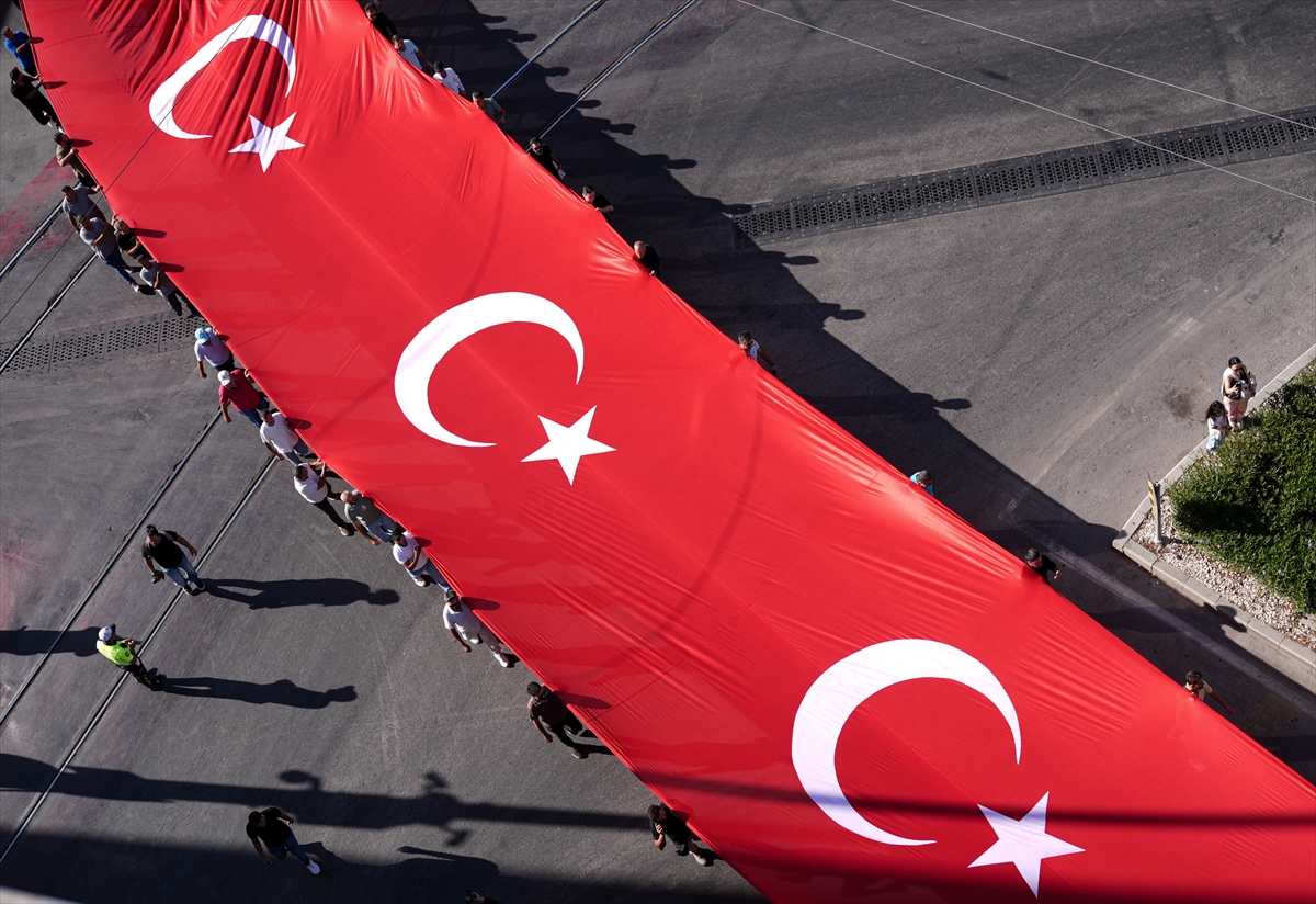 İzmir'in düşman işgalinden kurtuluşunun 104. yıl dönümü kutlanıyor