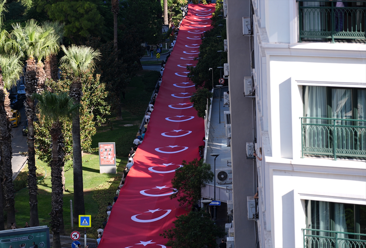 İzmir'in düşman işgalinden kurtuluşunun 104. yıl dönümü kutlanıyor
