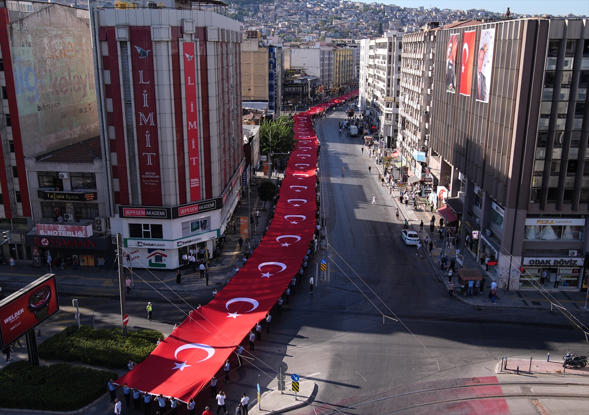 İzmir'in düşman işgalinden kurtuluşunun 104. yıl dönümü kutlanıyor