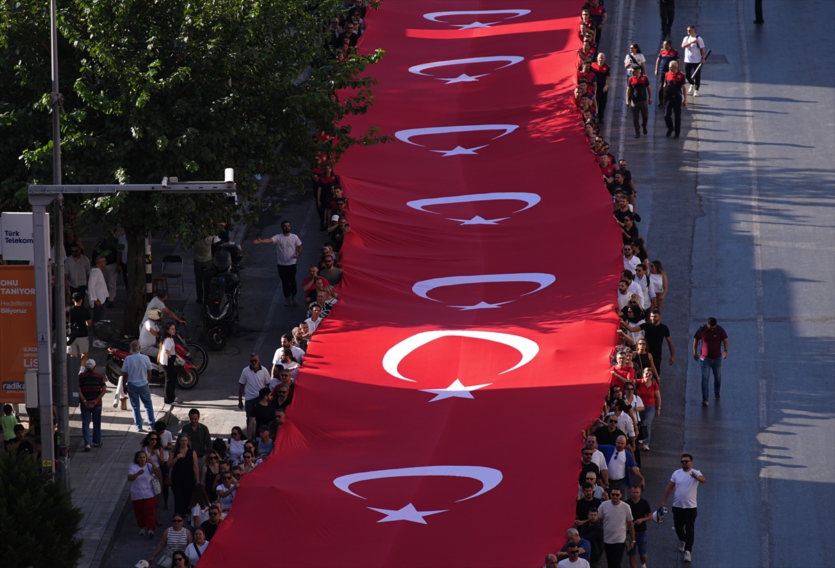 İzmir'in düşman işgalinden kurtuluşunun 104. yıl dönümü kutlanıyor