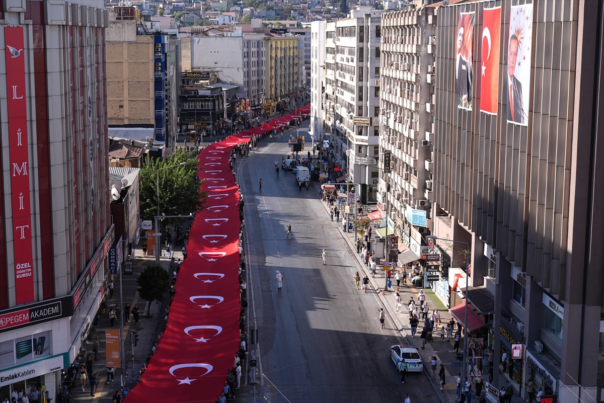 İzmir'in düşman işgalinden kurtuluşunun 104. yıl dönümü kutlanıyor