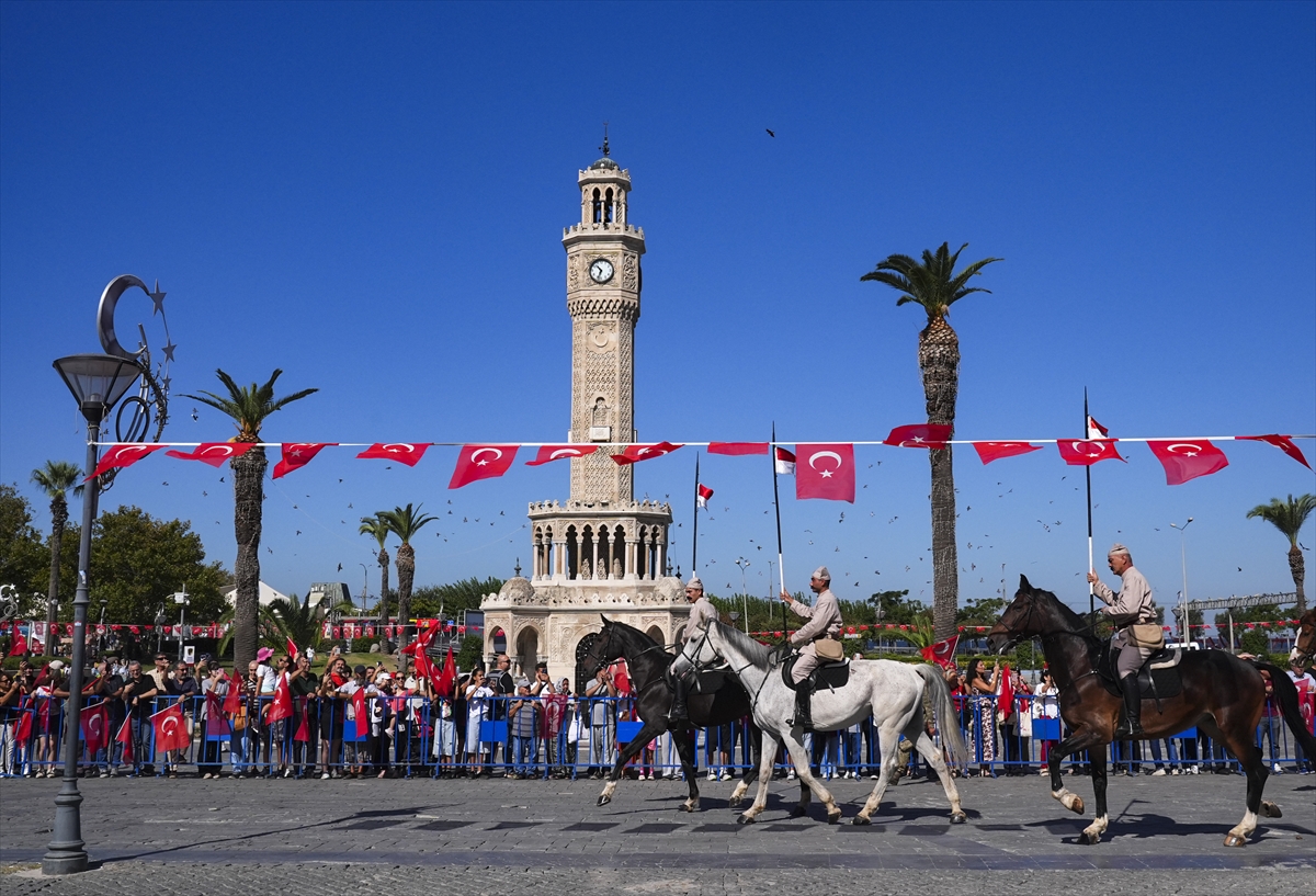 İzmir'in düşman işgalinden kurtuluşunun 104. yıl dönümü kutlanıyor