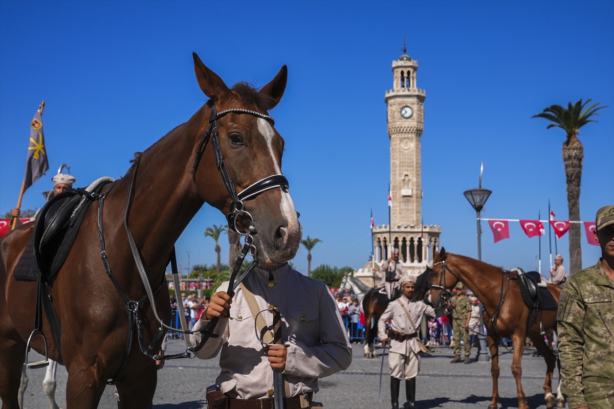 İzmir'in düşman işgalinden kurtuluşunun 104. yıl dönümü kutlanıyor