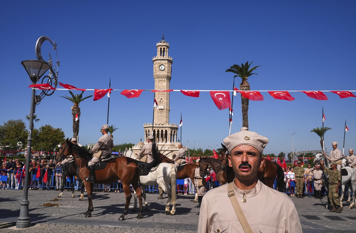İzmir'in düşman işgalinden kurtuluşunun 104. yıl dönümü kutlanıyor