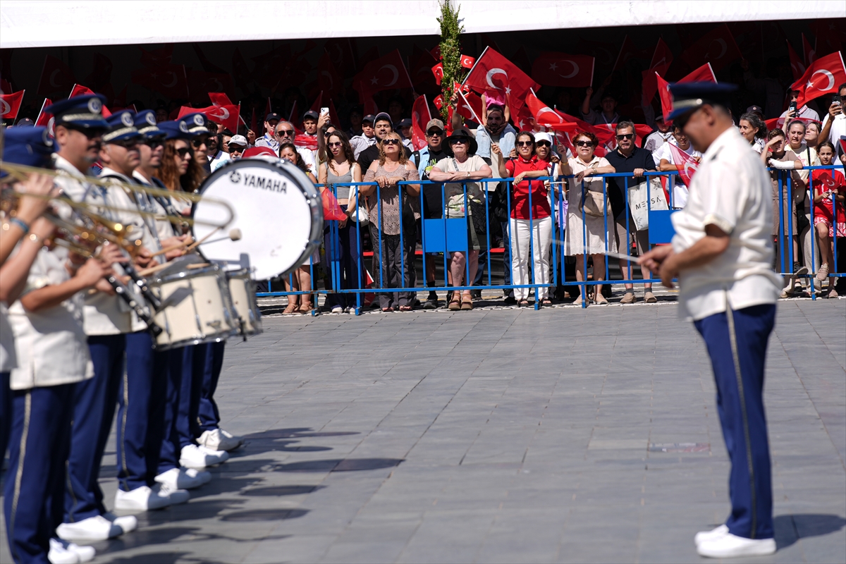 İzmir'in düşman işgalinden kurtuluşunun 104. yıl dönümü kutlanıyor