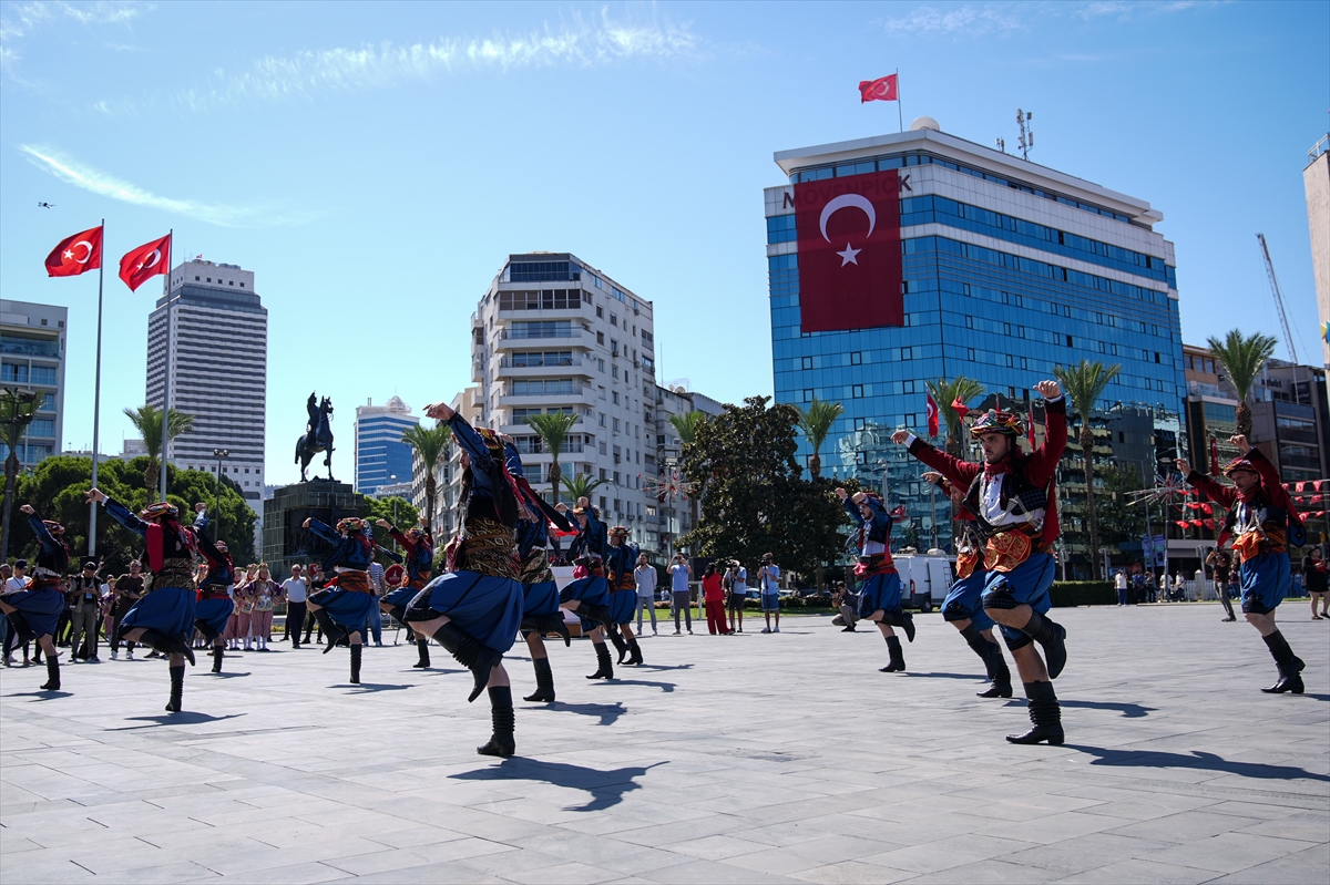 İzmir'in düşman işgalinden kurtuluşunun 104. yıl dönümü kutlanıyor