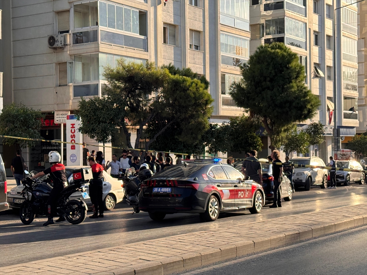 İzmir'de bankada rehin alma iddiası üzerine bölgeye ekipler sevk edildi