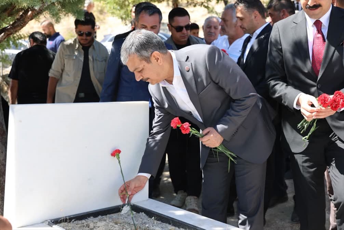 Tunceli: 32 yıl önce şehit edilen 13 sivil anıldı