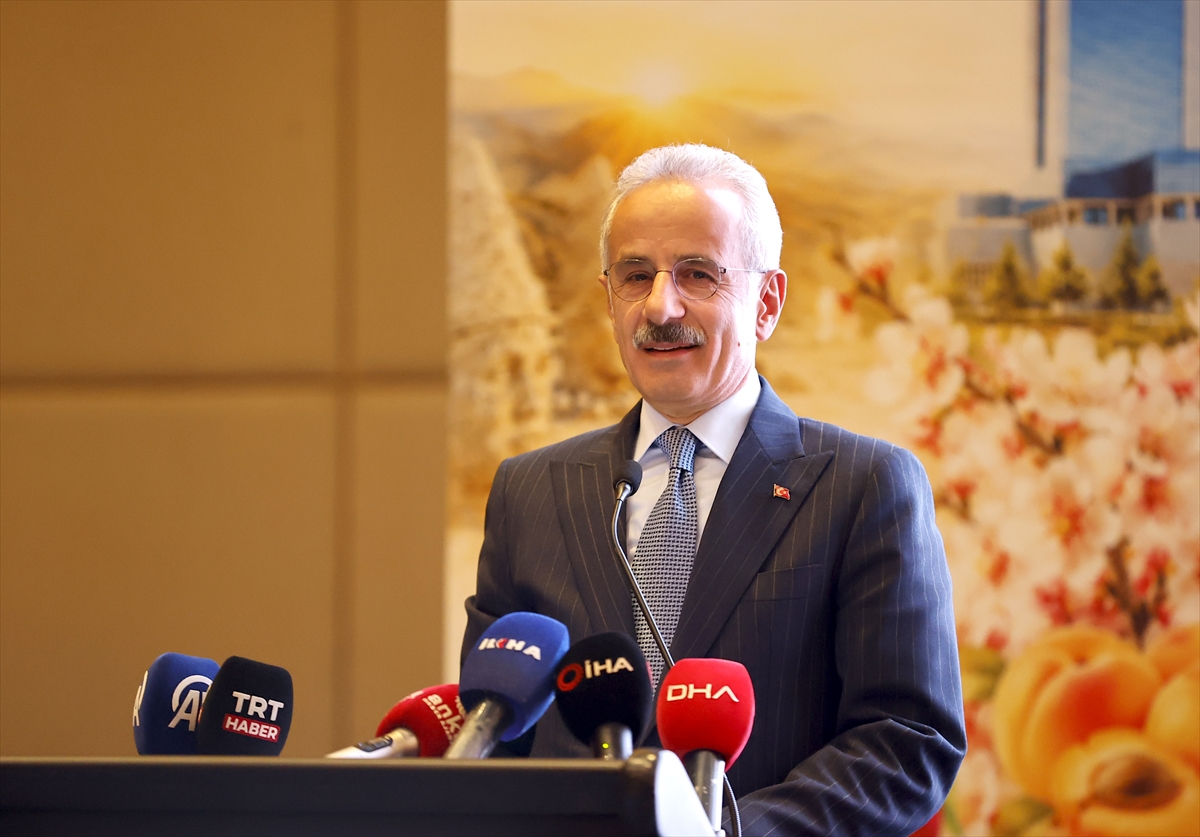 Ulaştırma Bakanı Uraloğlu: 5G sağlıkta uzaktan teşhis sağlıyor