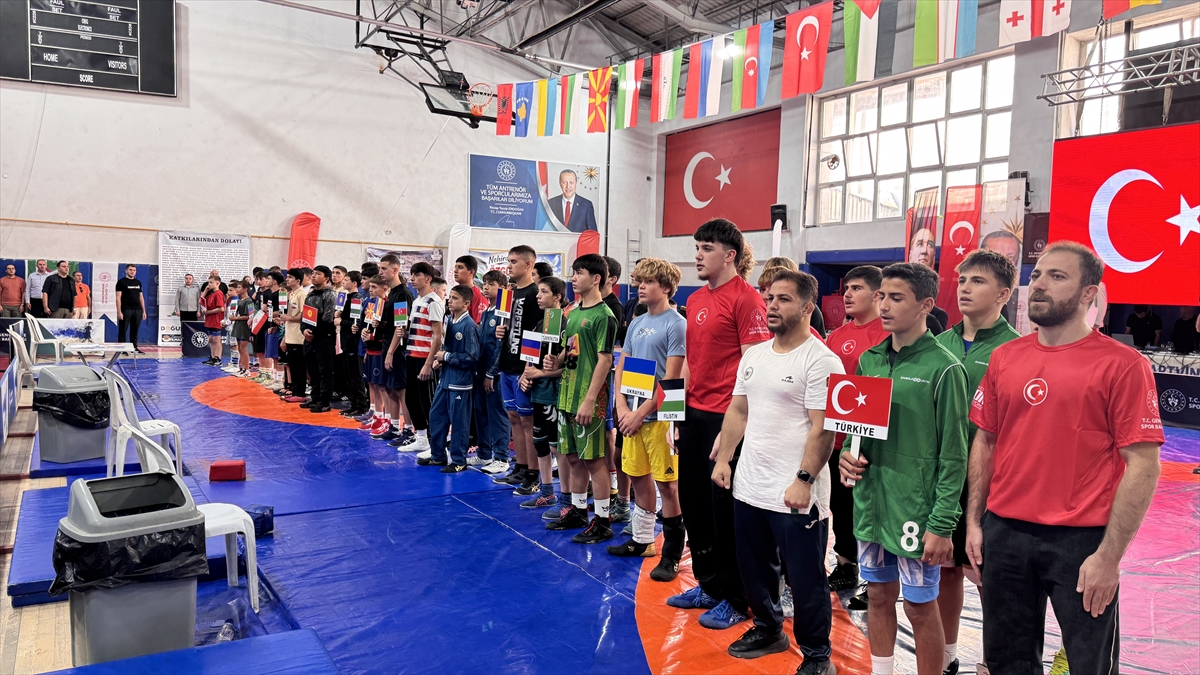 Artvin Uluslararası Mehmet Sosanoğlu Güreş Turnuvası Başladı