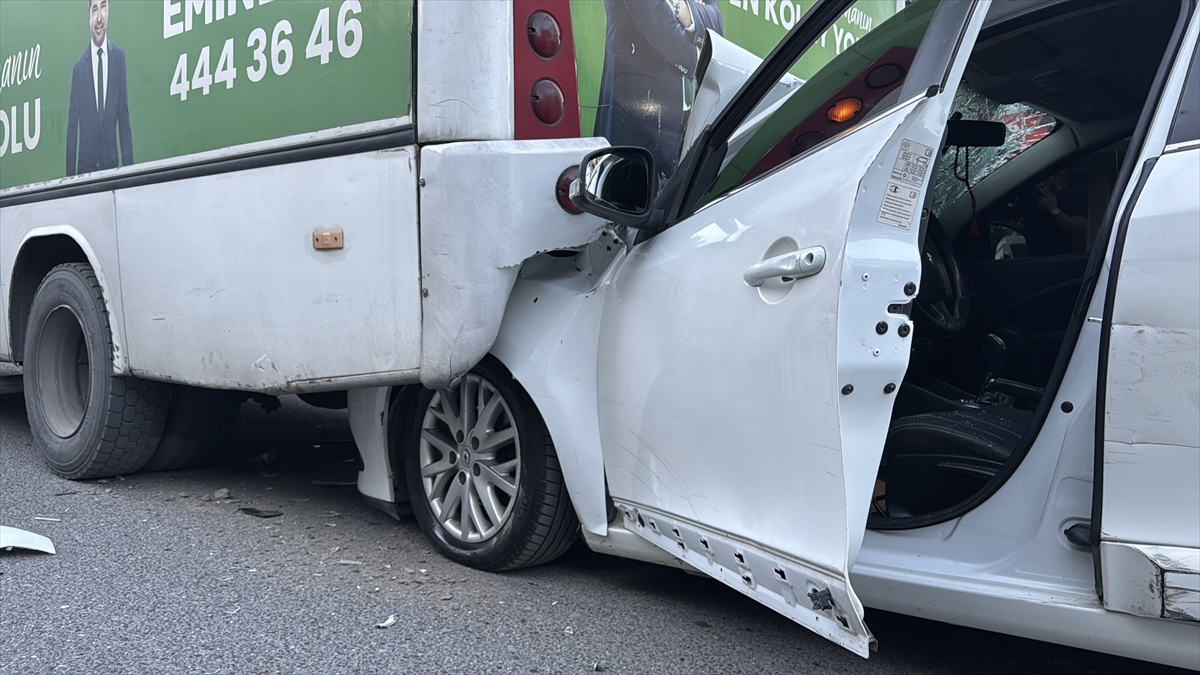 Erzincan'da belediye otobüsü kazası: Sürücü ağır yaralı