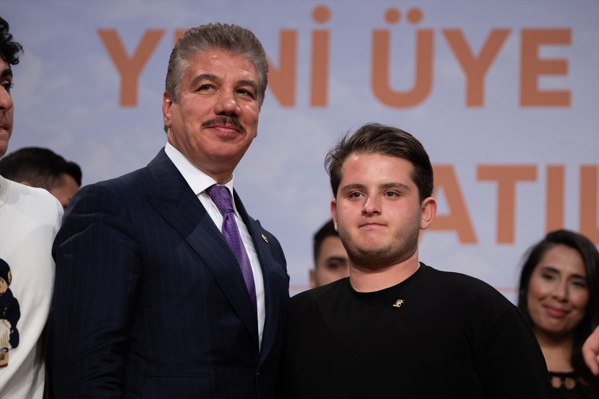 Bahçelievler'de 3 CHP'li Meclis Üyesi AK Parti'ye Katıldı
