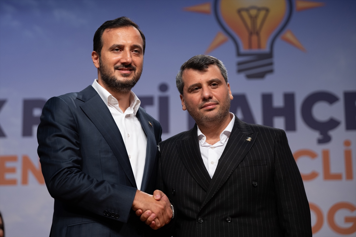 Bahçelievler'de 3 CHP'li Meclis Üyesi AK Parti'ye Katıldı
