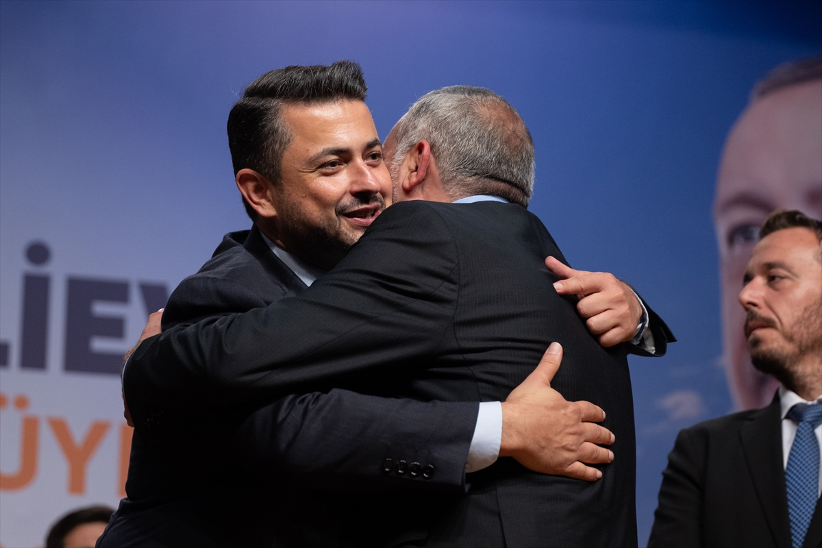 Bahçelievler'de 3 CHP'li Meclis Üyesi AK Parti'ye Katıldı