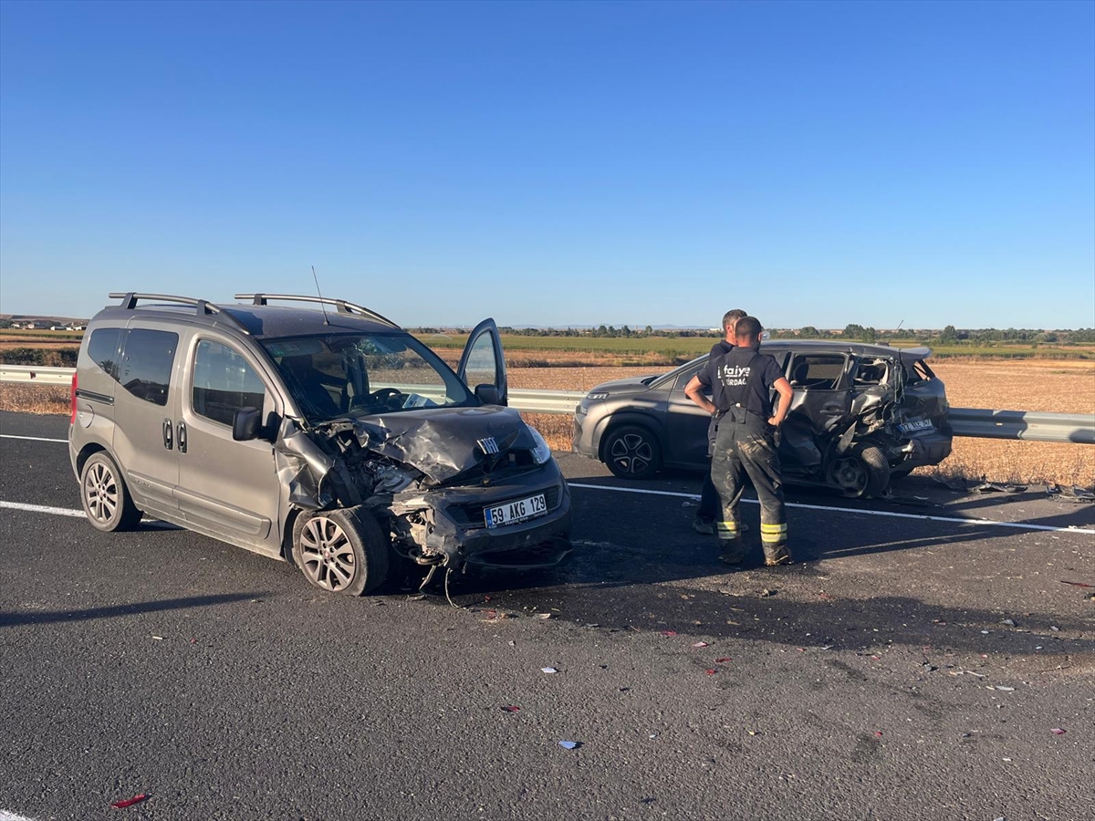 Tekirdağ'da Hafif Ticari Araç Kazası: 4 Yaralı