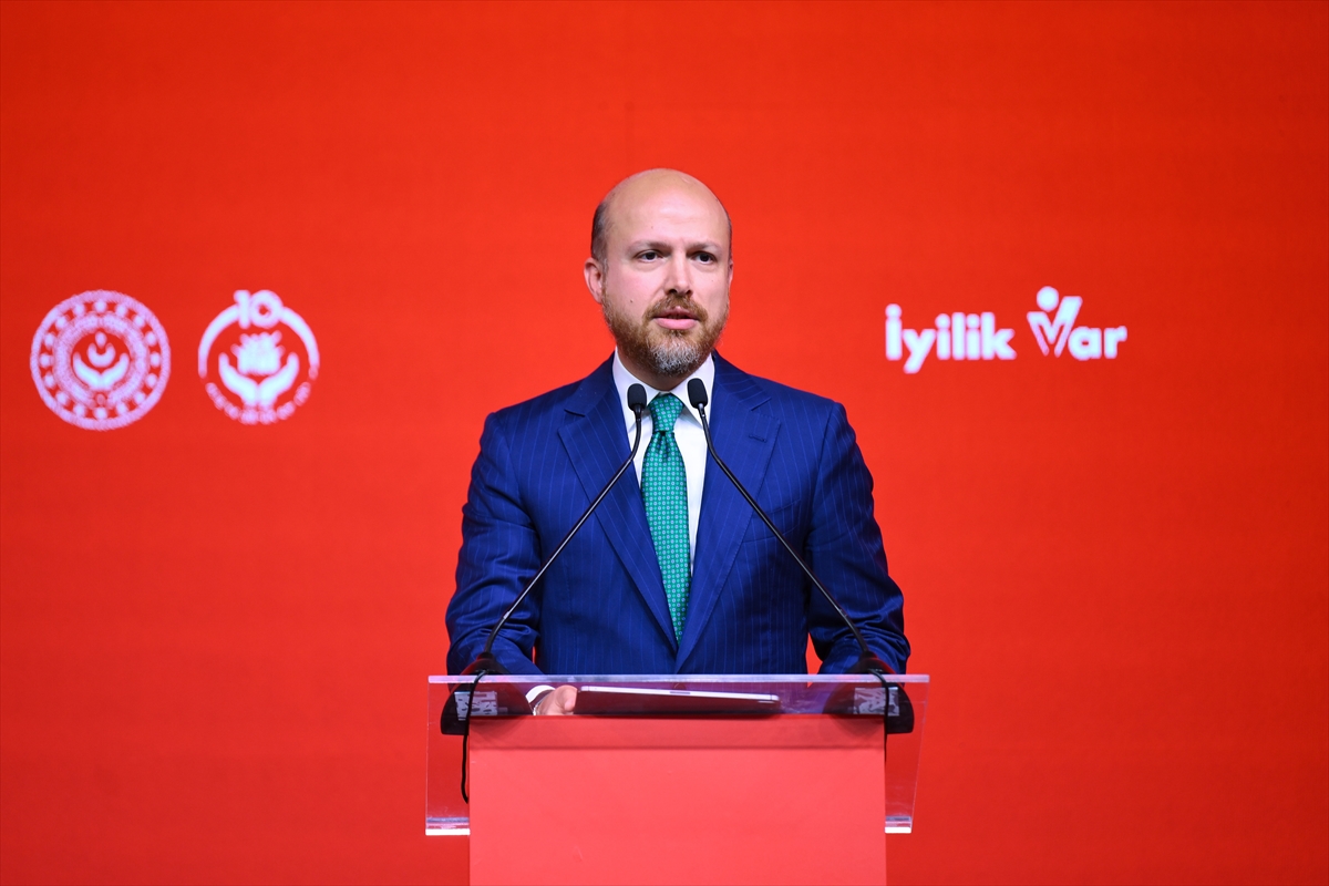 Bilal Erdoğan: Kötülük haberleri sansürlenmeli, 16 yaş altına yasak