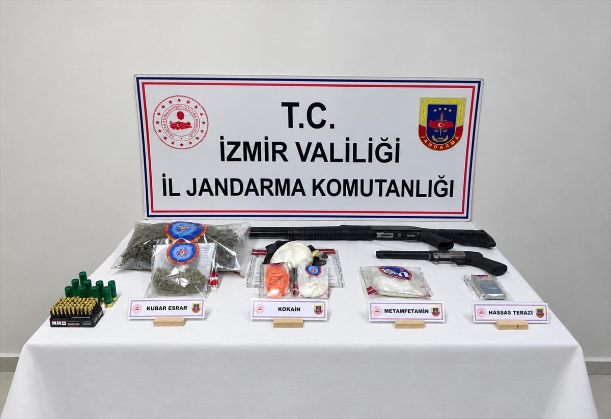 İzmir'de uyuşturucu operasyonu: 8 kişi gözaltına alındı