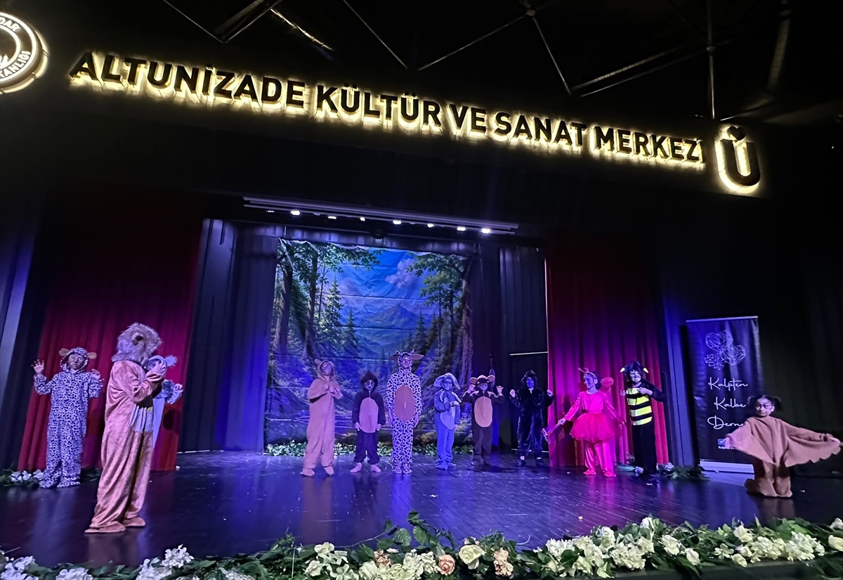 İstanbul'da koruma altındaki çocuklar tiyatro sahnesinde