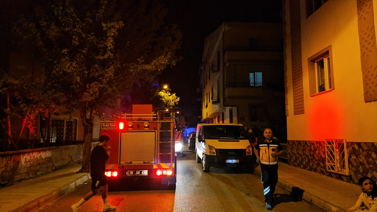 Çorum'da apartman yangını: 2'si çocuk 7 kişi etkilendi