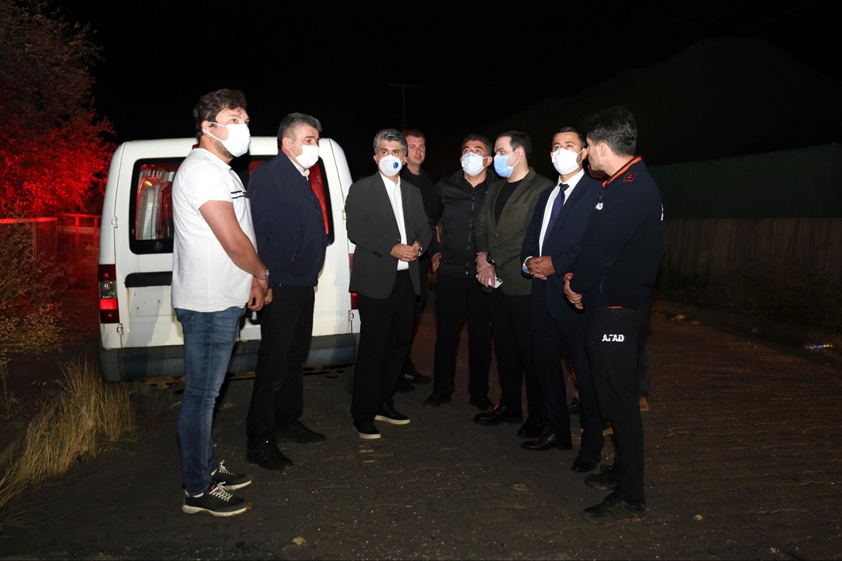 Bolu'da yangın çıkan geri dönüşüm deposunda soğutma çalışmaları sürüyor
