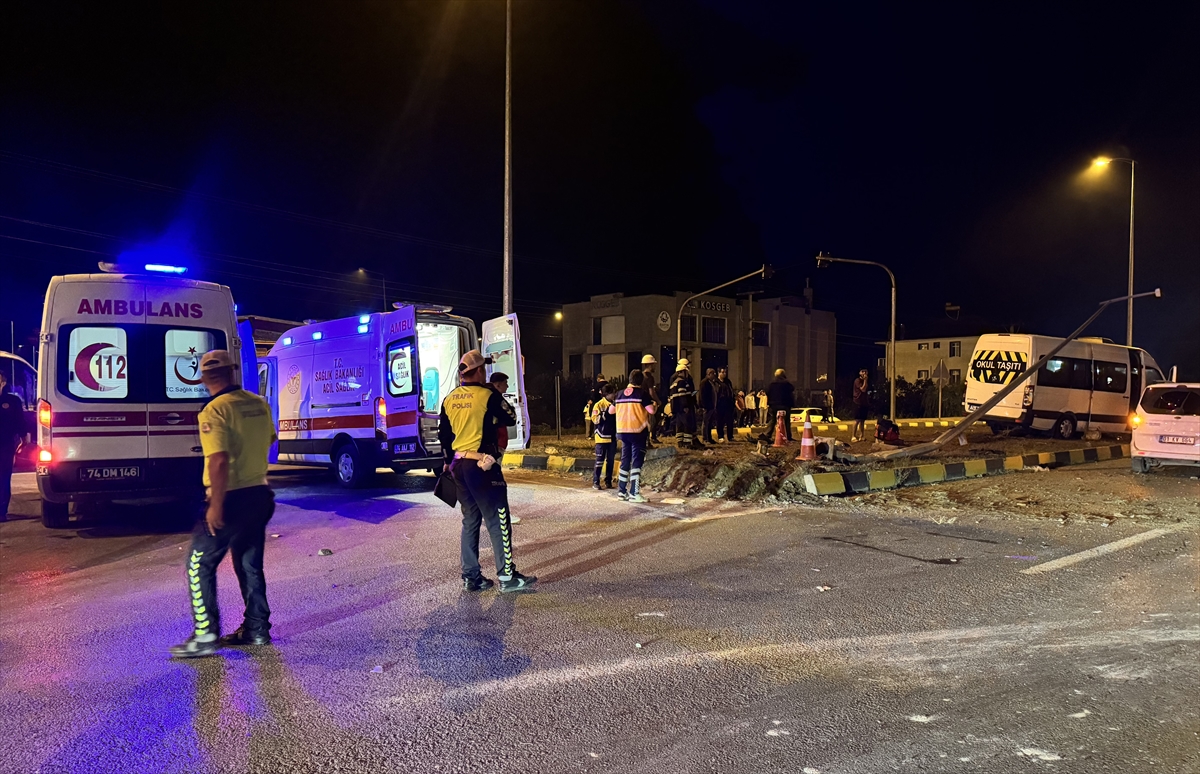 Bartın'da feci kaza: Düğün dönüşü 21 kişi yaralandı