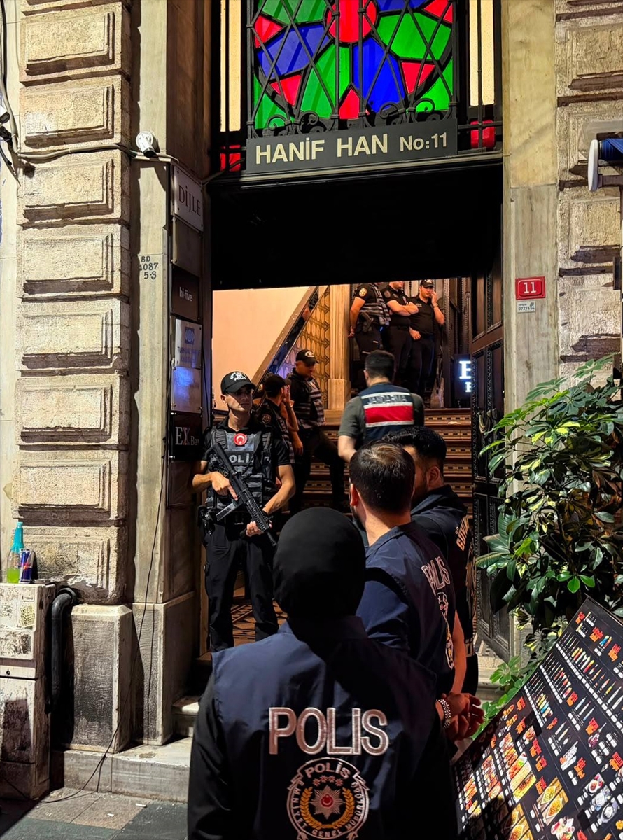 İstanbul merkezli 'Ailem Güvende'de 26 şüpheli yakalandı