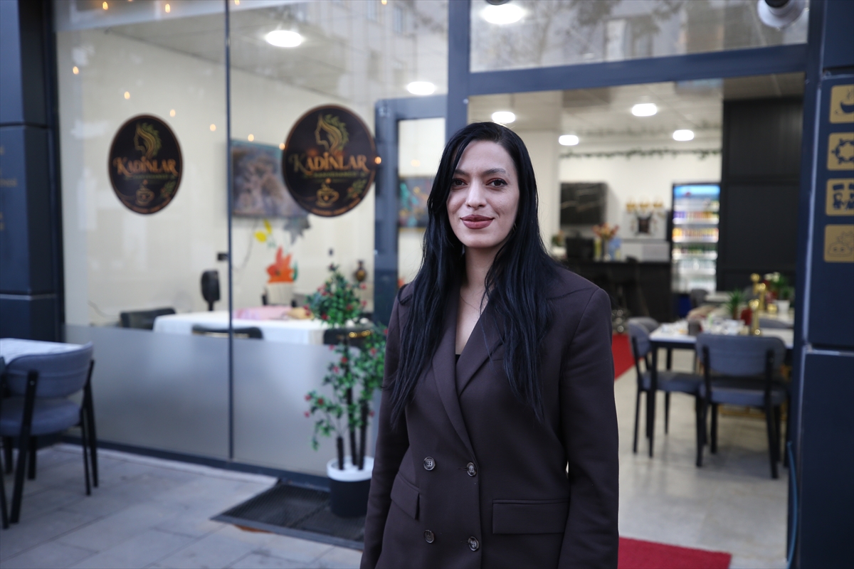Derya Beki Şan: Devlet desteğiyle kadın kahvehanesi açtı