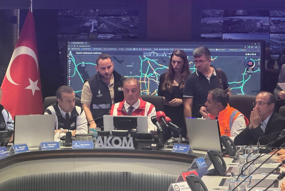 İBB Başkanvekili Aslan, İstanbul'da yeni eğitim-öğretim yılında alınan tedbirleri AKOM'da anlattı