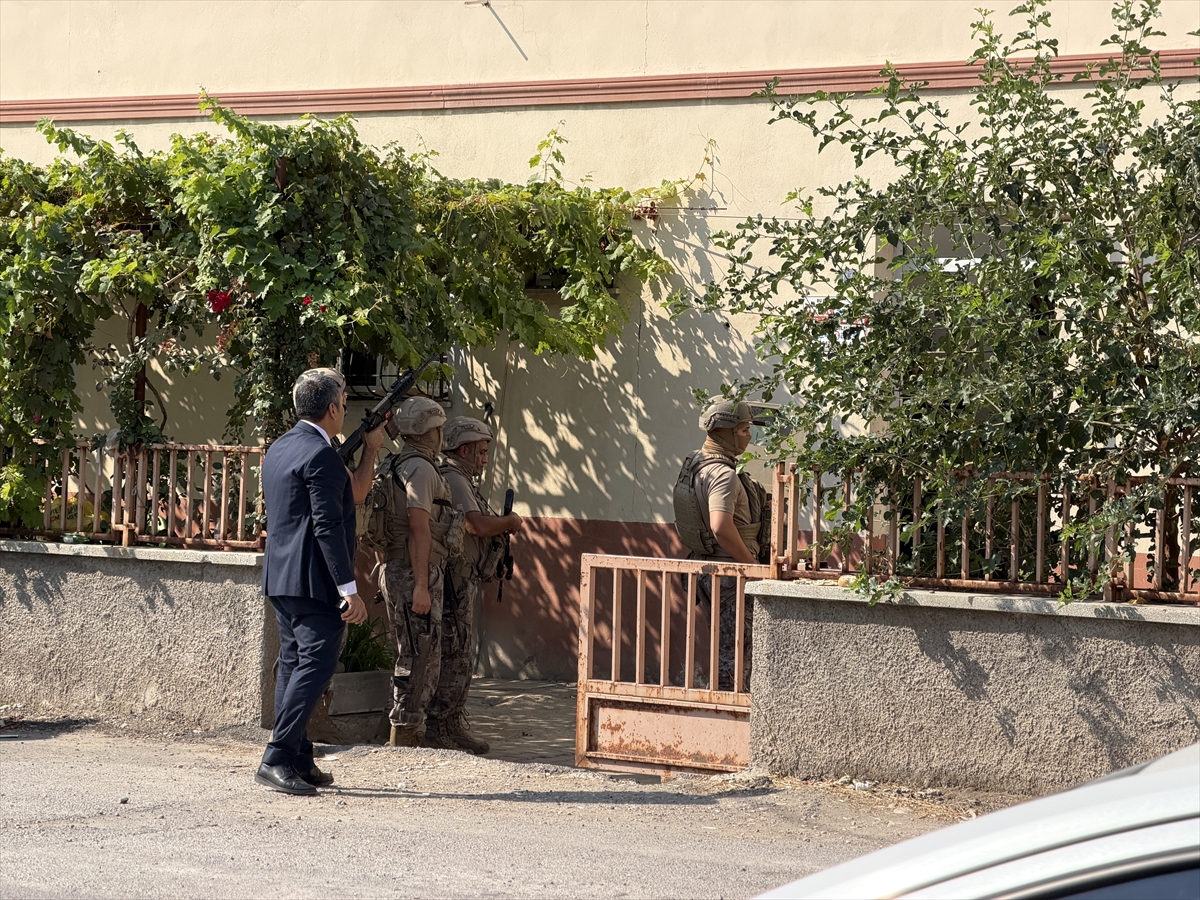 Kahramanmaraş'ta ailesini rehin alan zanlı gözaltına alındı